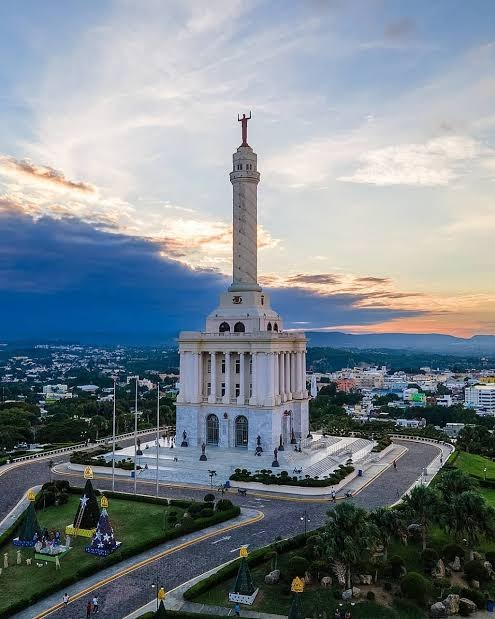 Monumento a la Restauración de Santiago de los Caballeros, República Dominicana - Sede de Proyección Digital